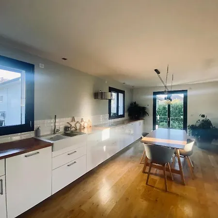 Maison Au Calme Et En Holiday home Meythet