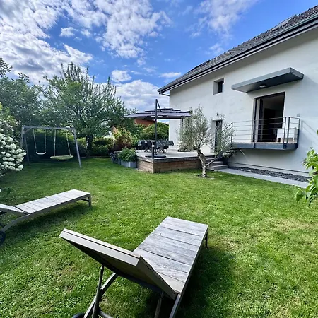 Holiday home Maison Au Calme Et En